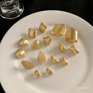 Серьги-клипсы в форме спирали (без прокола) из сплава, с жемчугом и цирконием