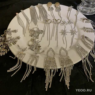 Серьги-клипсы в форме спирали (без прокола) из сплава, с жемчугом и цирконием