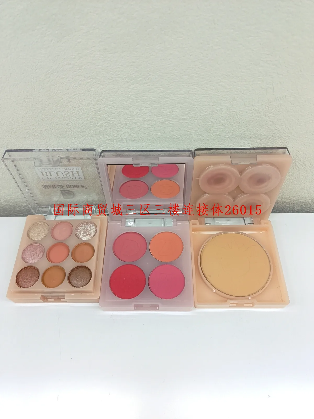 Палетка теней для век и румян, три оттенка, 12 шт. в упаковке