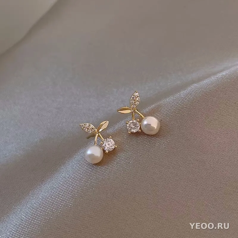 Серьги-подвески с жемчугом и цирконием на серебряной основе 925 пробы