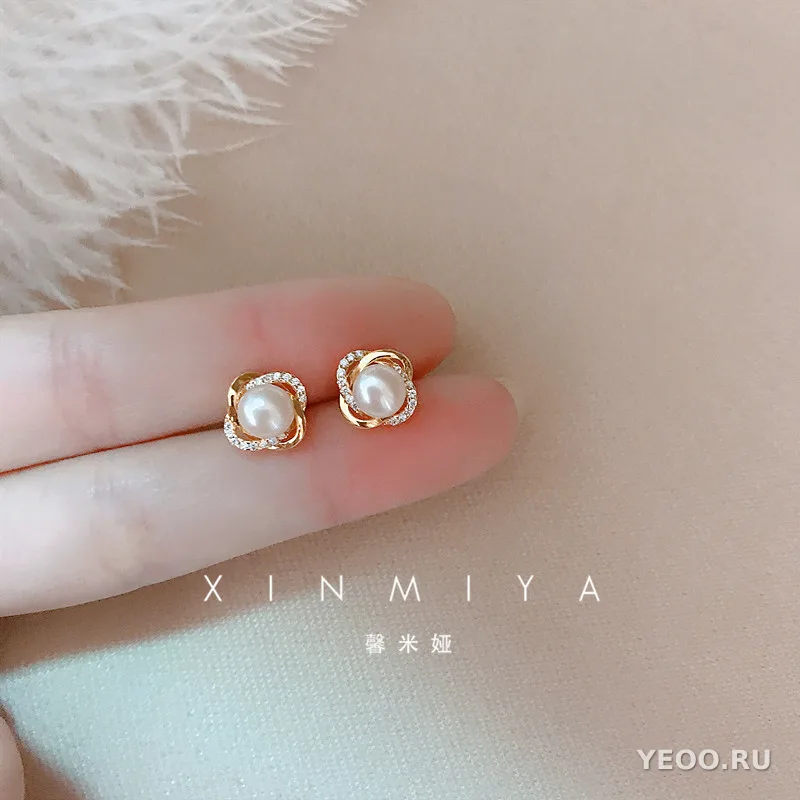Серьги-подвески с жемчугом и цирконием на серебряной основе 925 пробы