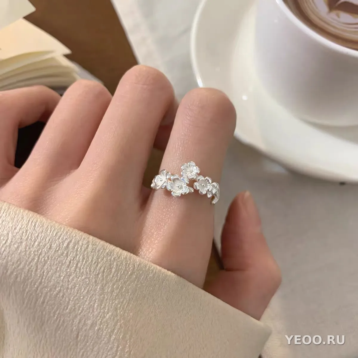 Кольцо женское из серебра 925 пробы с неправильной геометрической формой