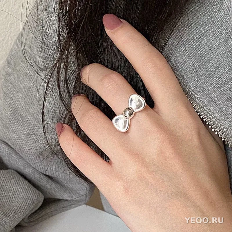 Кольцо женское из серебра 925 пробы с неправильной геометрической формой
