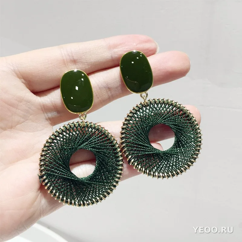 Серьги-подвески круглые с бусинами из смолы и плетёной лозы, в этническом стиле