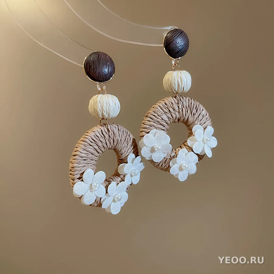 Серьги-подвески круглые с бусинами из смолы и плетёной лозы, в этническом стиле