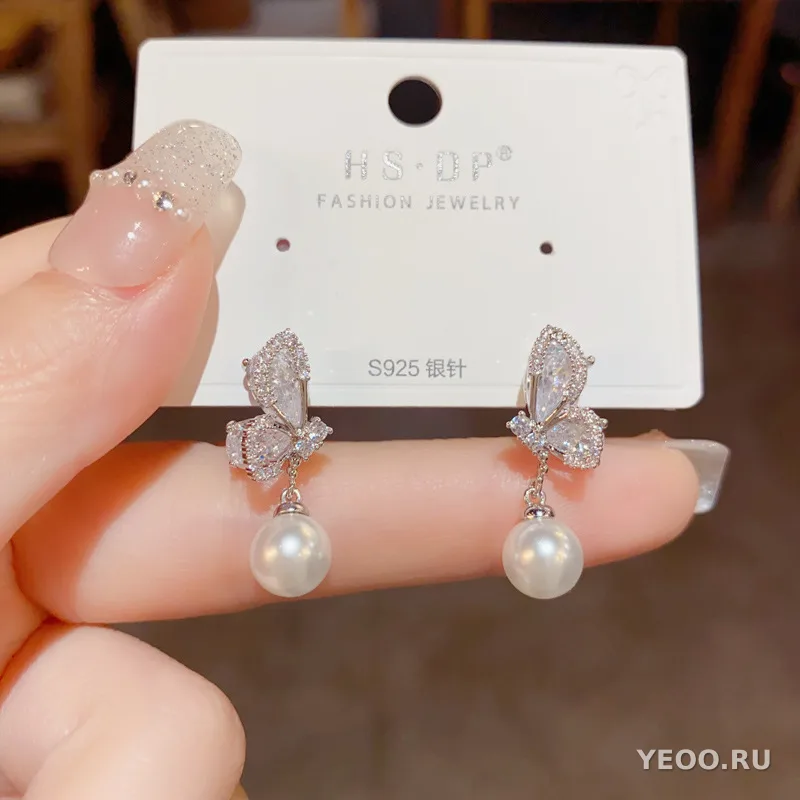 Серьги-подвески из меди с цирконием и жемчугом, в виде бабочки