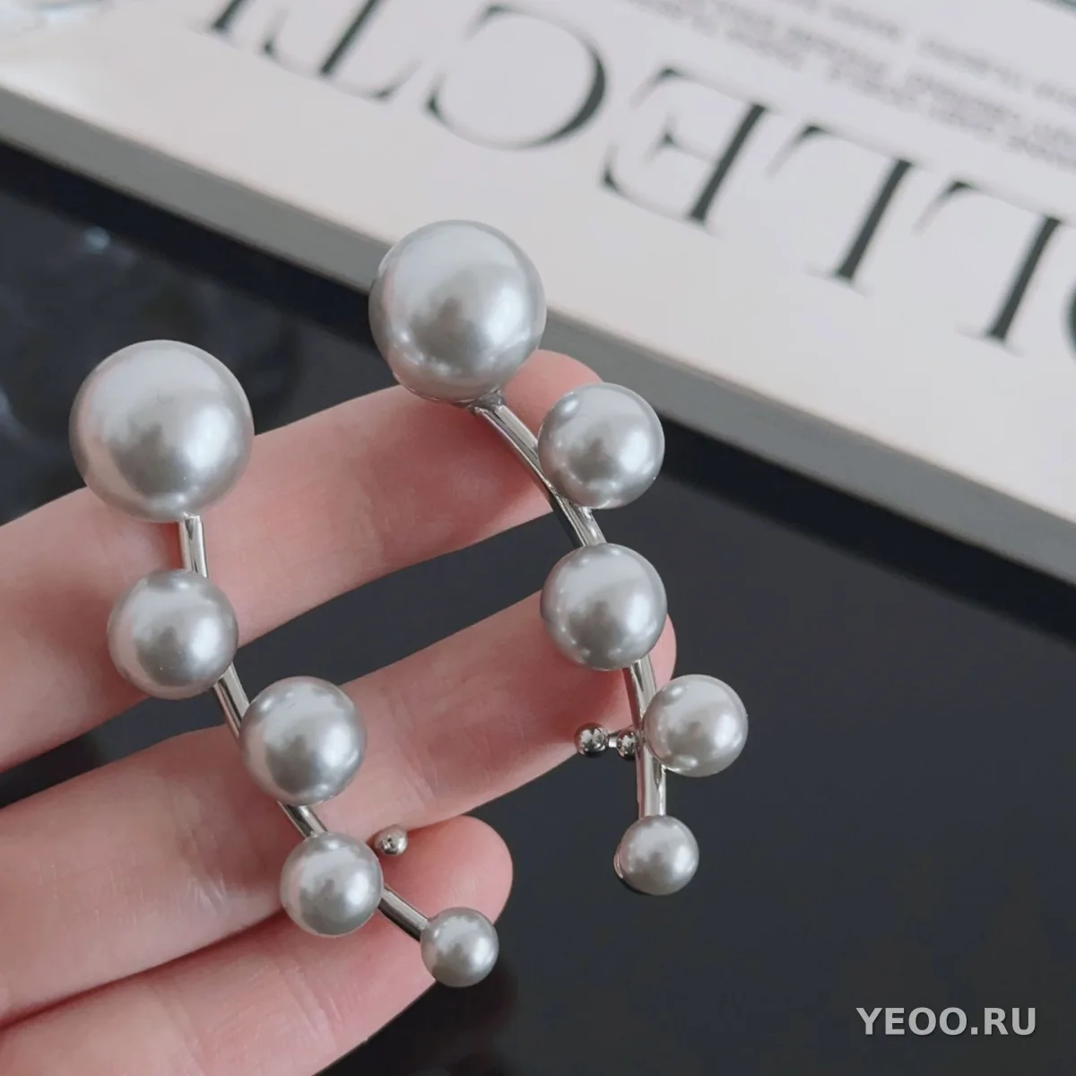 Сережки-гвоздики с серебристо-серым жемчугом, стиль кханского дизайна, без прокола