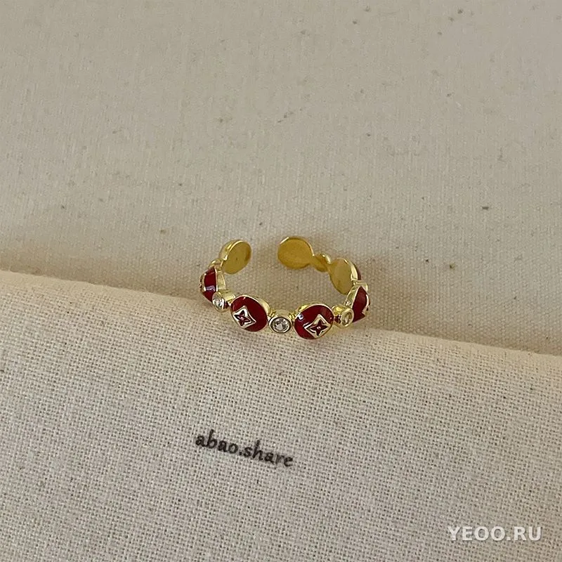 Кольцо с красной эмалью, бамбуковое звено, ромб с фианитом, разомкнутое