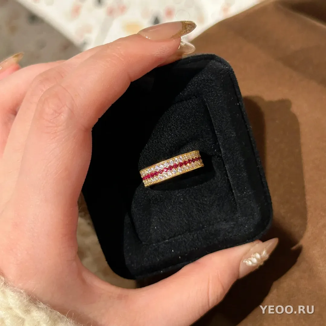 Кольцо в стиле ретро с красным корундом, ряд страз, массивное, женское