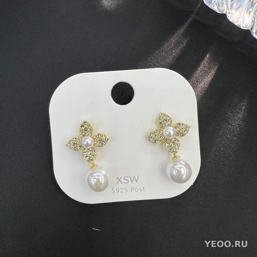 Серьги-гвоздики с бабочкой и жемчугом, с множеством стразов, медно-цинковый сплав