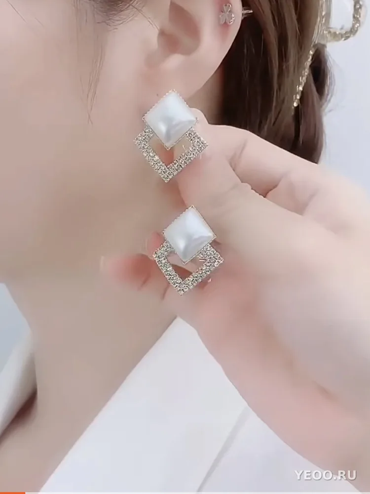 Серьги-гвоздики женские с кристаллами, короткие квадратные, с фианитами, сплав, без штырька
