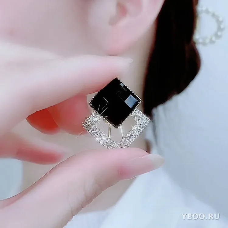 Серьги-гвоздики женские с кристаллами, короткие квадратные, с фианитами, сплав, без штырька