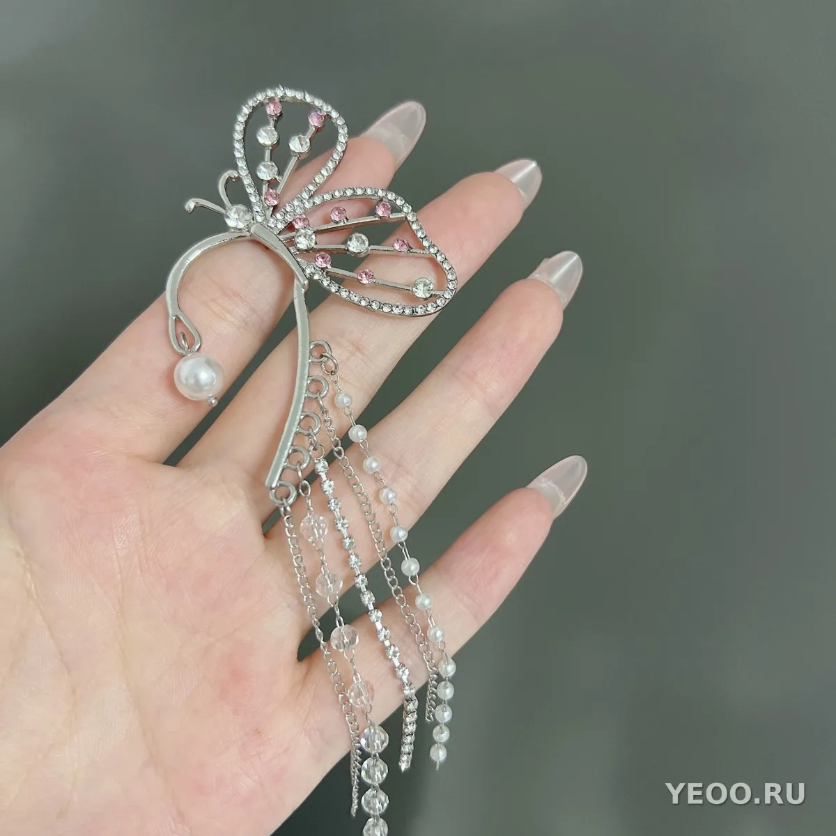 Серьги-подвески с бабочкой и кисточками, из сплава, с инкрустацией кристаллами
