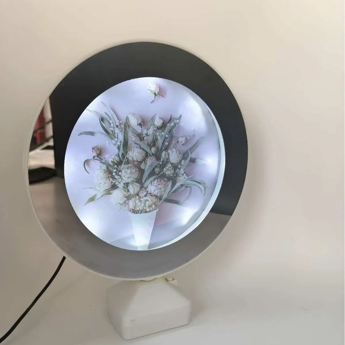 Круглая фоторамка-зеркало с LED-подсветкой, настольная, пластик, 20×25 см